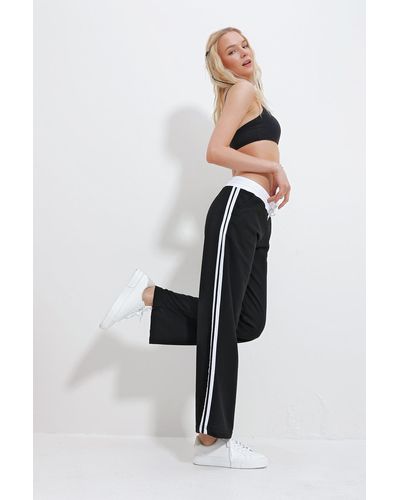 Trend Alaçatı Stili E pazalazzo-jogginghose mit elastischem bund und doppeltem streifen - Weiß