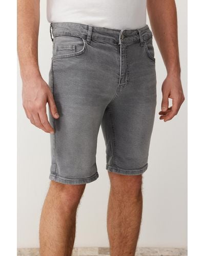 Trendyol E slim fit-jeansshorts - Grau