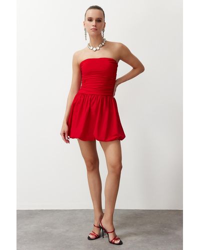 Trendyol Es, elegantes abendkleid mit taillenöffnung/skater-muster - Rot