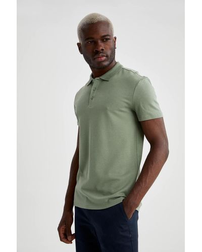 Defacto T-shirt mit rundhalsausschnitt und schmaler passform - Grün