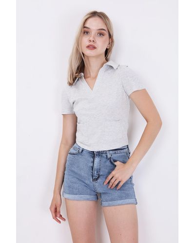 Vitrin Crop-t-shirt mit v-ausschnitt und taschendetail - Weiß