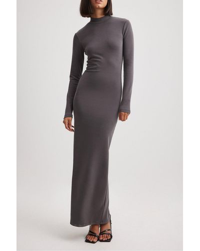 NA-KD Kleid mit maxikragen aus modal - Grau