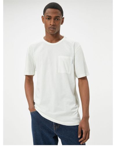 Koton Kurzärmliges rundhals-t-shirt aus baumwolle – taschendetail - Weiß