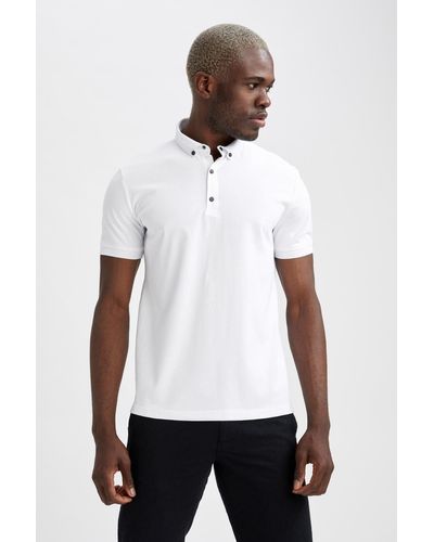 Defacto Slim-fit-t-shirt aus gekämmter baumwolle mit polo-ausschnitt und kurzen ärmeln - Weiß