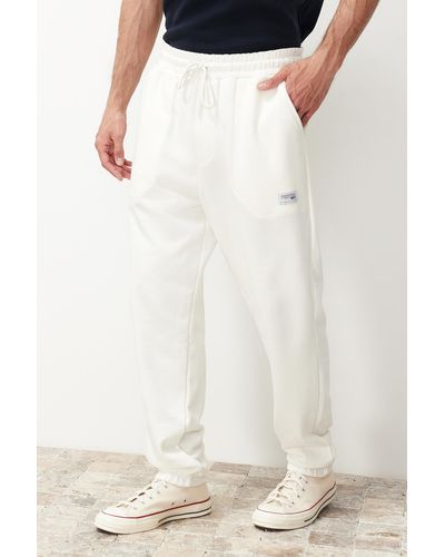 Trendyol Farbene jogginghose mit aufgenähten taschen und label-reißverschluss, regular fit - Weiß
