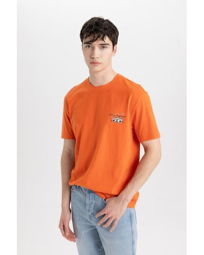 Defacto Bedrucktes t-shirt mit rundhalsausschnitt und normaler passform c2130ax24sm - Orange