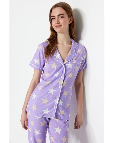 Trendyol Gestricktes pyjama-set aus hemd und hose aus fliederfarbener baumwolle mit sternenmuster - Lila