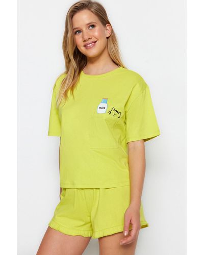 Trendyol Helles gestricktes pyjama-set mit bedruckten t-shirts und shorts aus baumwolle - Gelb