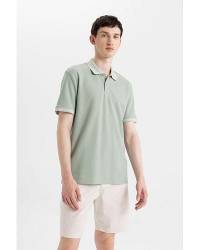 Defacto Neues polo-t-shirt mit normaler passform und kurzen ärmeln - Grün