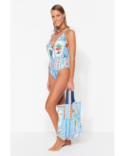 Trendyol Zweireihiger badeanzug mit normalem bein und tropischem muster - Blau