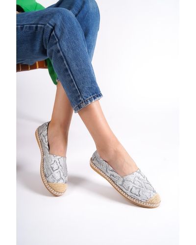 Capone Outfitters Capone silvery snake patterned silberne espadrille - Blau