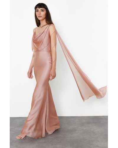 Trendyol Langes abendkleid aus gewebtem chiffon mit getrockneten rosen - Pink