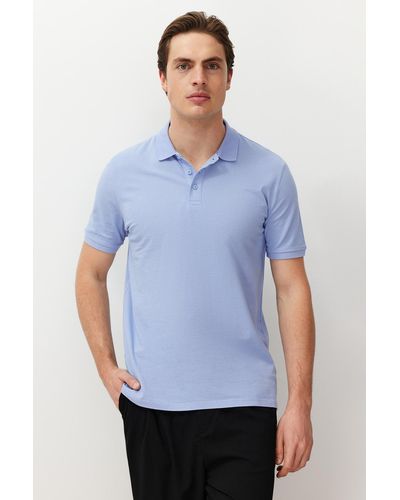 Trendyol Farbenes t-shirt mit strukturiertem polokragen und normaler schnittform - Blau