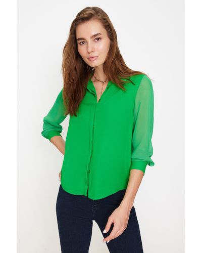 Trendyol Helles hemd aus gewebtem krepp in chiffongröße mit ärmeln - Grün