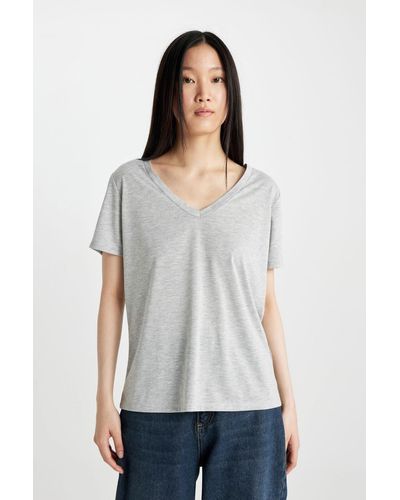 Defacto Kurzärmliges t-shirt aus baumwolle mit v-ausschnitt – regular fit - Weiß