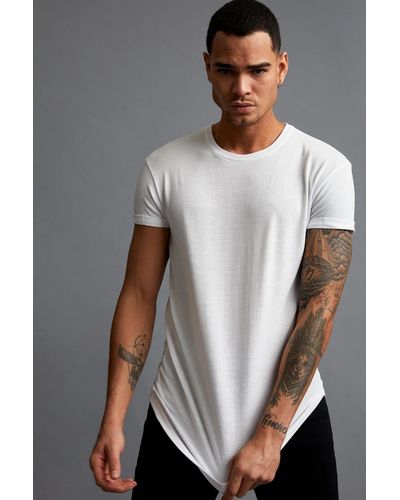 Defacto T-shirt mit rundhalsausschnitt, langer muscle-fit-passform und kurzen ärmeln - Grau