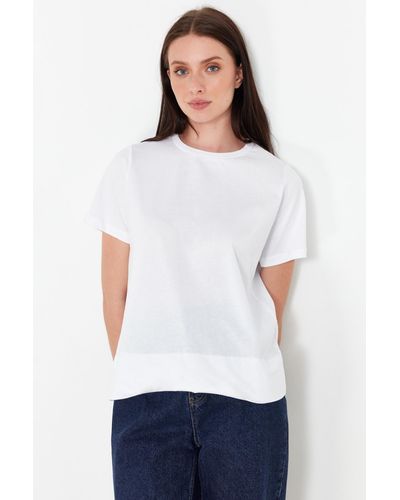 Trendyol Es, nachhaltigeres strick-t-shirt aus 100 % baumwolle mit normaler/normaler passform - Weiß