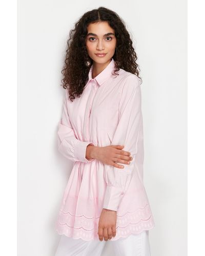 Trendyol Hellrosa hemd aus gewebter baumwolle mit stickereidetail - Pink
