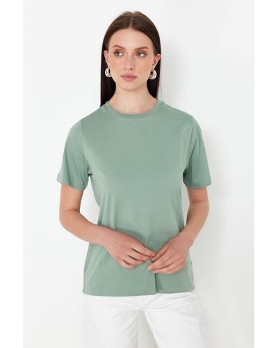 Trendyol Mintfarbenes, nachhaltigeres strick-t-shirt aus 100 % baumwolle mit normaler/normaler passform - Grün
