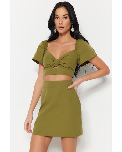 Trendyol Farbenes blusen-shorts-set aus 100 % baumwolle mit gewebten accessoires - Grün