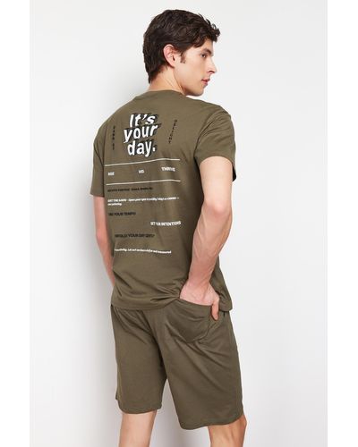 Trendyol Farbenes, bedrucktes pyjama-set mit gestrickten shorts und normaler passform - Grün