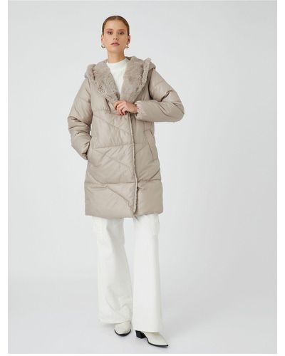 Koton Aufblasbarer mantel mit kapuze und druckknopf aus plüsch - Weiß