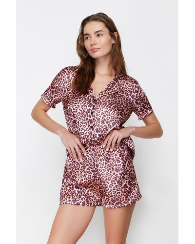 Trendyol Es, gewebtes pyjama-set aus hemd und shorts aus satin mit leopardenmuster - Braun