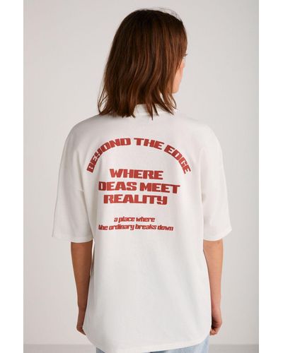 Grimelange Arcadia t-shirt /rot – druckdetail auf der rückseite und vorderseite