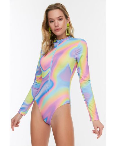 Trendyol Farbener, langärmliger, normaler surf-badeanzug mit farbverlaufsmuster und reißverschluss - Lila