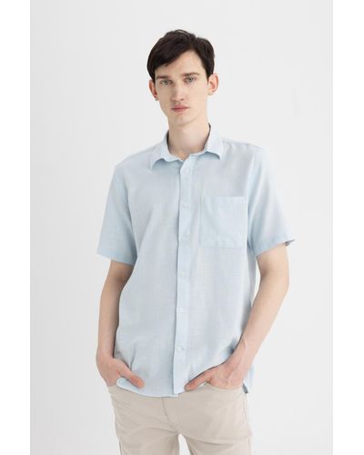 Defacto Kurzarmhemd aus baumwolle mit polokragen und normaler passform - Weiß