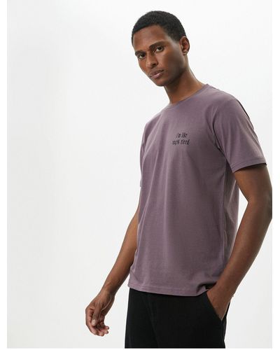 Koton T-shirt mit slogan-print, schmale passform, rundhalsausschnitt, kurze ärmel - Lila