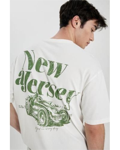 Defacto Comfort fit kurzarm-t-shirt mit rundhalsausschnitt und rückendruck b4650ax24sp - Mehrfarbig