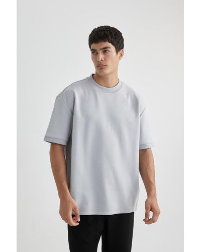 Defacto T-shirt mit rundhalsausschnitt in oversize-passform - Grau