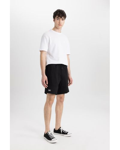 Defacto Shorts mit schmaler passform und engem bein - Weiß