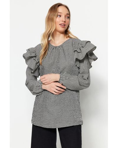 Trendyol E tunika aus gewebtem seersucker mit volantärmeln und gingham-muster - Grau