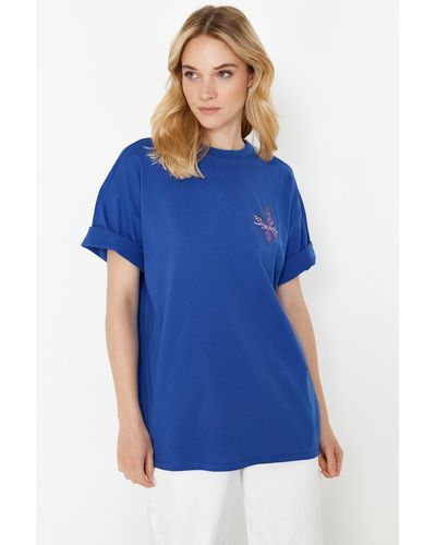 Trendyol Saks 100 % baumwolle, bedruckt auf brust und rücken, übergroßes strick-t-shirt - Blau