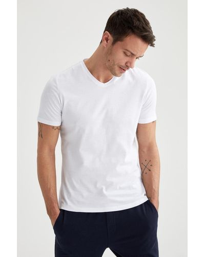 Defacto Schmal geschnittenes basic-kurzarm-t-shirt aus 100 % baumwolle mit v-ausschnitt - Weiß