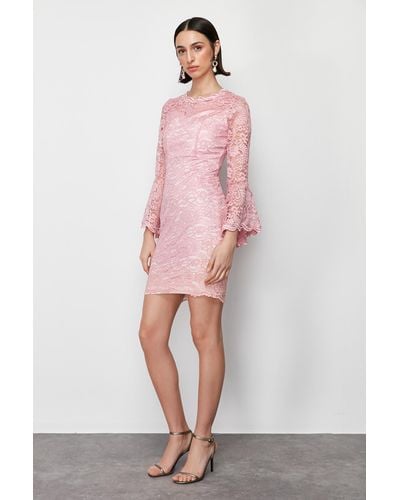 Trendyol Elegantes abendkleid aus puderspitze - Pink