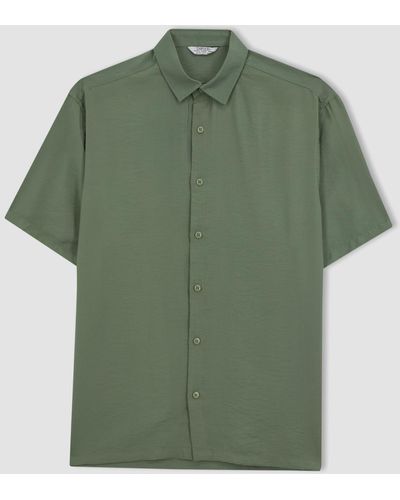 Defacto Popeline-kurzarmhemd mit normaler passform b3090ax23hs - Grün