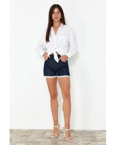 Trendyol E, nachhaltigere high waist denim mini shorts mit beinausschnitt - Blau