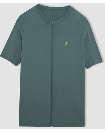 Defacto Fit slim fit t-shirt aus schwerem stoff mit stehkragen - Grün