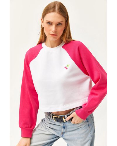 Olalook Kurzes sweatshirt in mit raglanärmeln und kirschstickerei - Pink