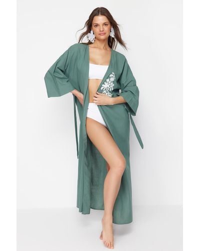 Trendyol Farbener, gewebter, bestickter maxi-kimono und kaftan mit gürtel - Grün