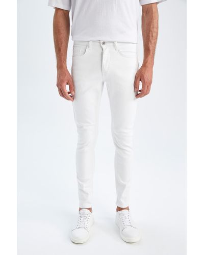 Defacto Slim comfort fit jeanshose mit normaler taille und schmalem bein - Weiß