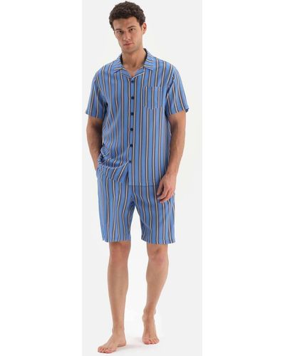 Dagi Blaues, gewebtes pyjama-set mit hemdkragen und gestreiften shorts