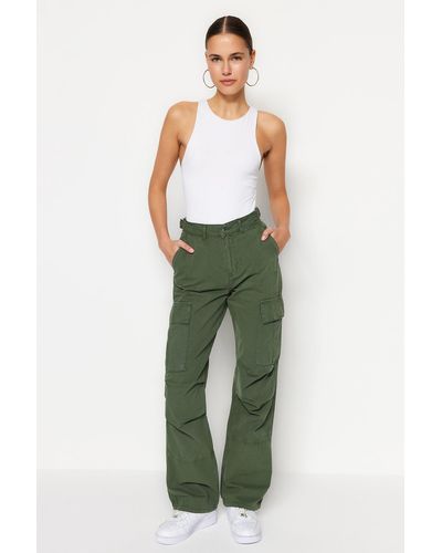 Trendyol Khakifarbene ribstop fallschirm-jeans mit cargo-taschen und normaler taille - Grün