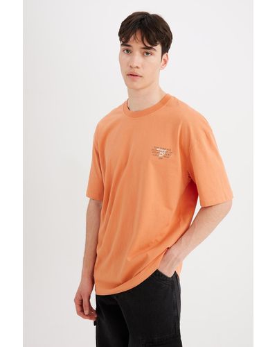 Defacto Bedrucktes t-shirt mit rundhalsausschnitt und kurzen ärmeln im boxy fit - Orange