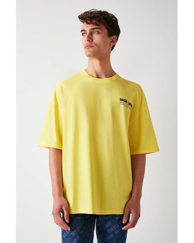 Grimelange Hochwertiges t-shirt in oversize-passform aus 100 % baumwolle mit dickem strukturdruck in - Gelb