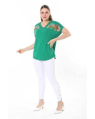 Şans Şans e bluse in übergröße mit stickerei, detailliertem kragen und ärmeln, kopenaki-spitze mit v-ausschnitt - Grün