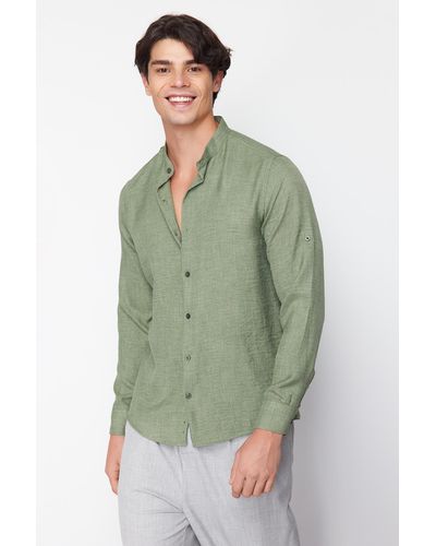 Trendyol Farbenes slim fit-hemd mit bequemem kragen - Grün